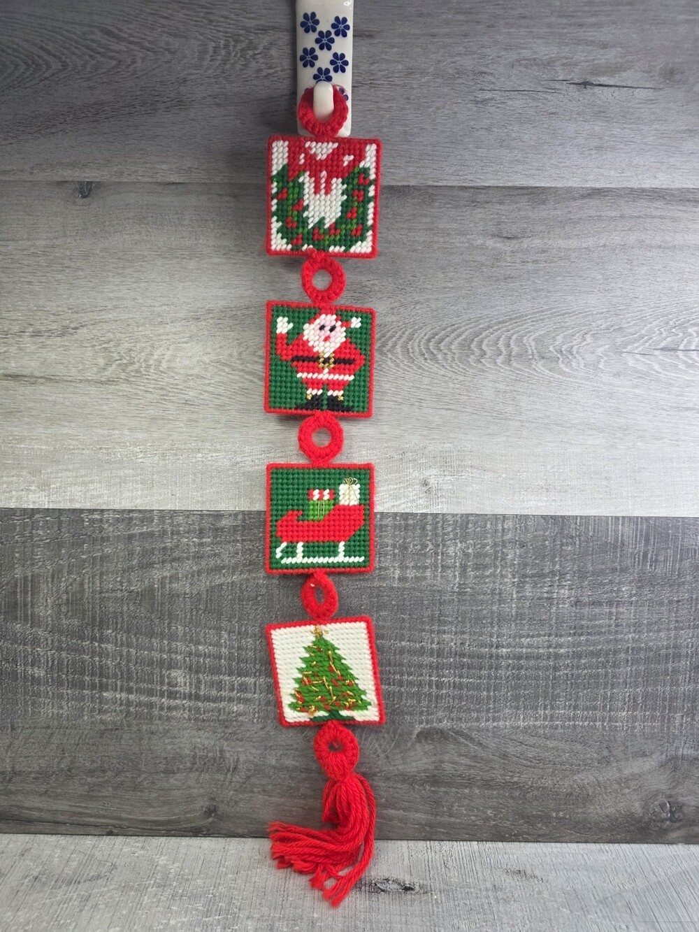 Vtg 1970s Needlepoint Plastic Canvas Christmas Wall Hanging Retro Granny 127b